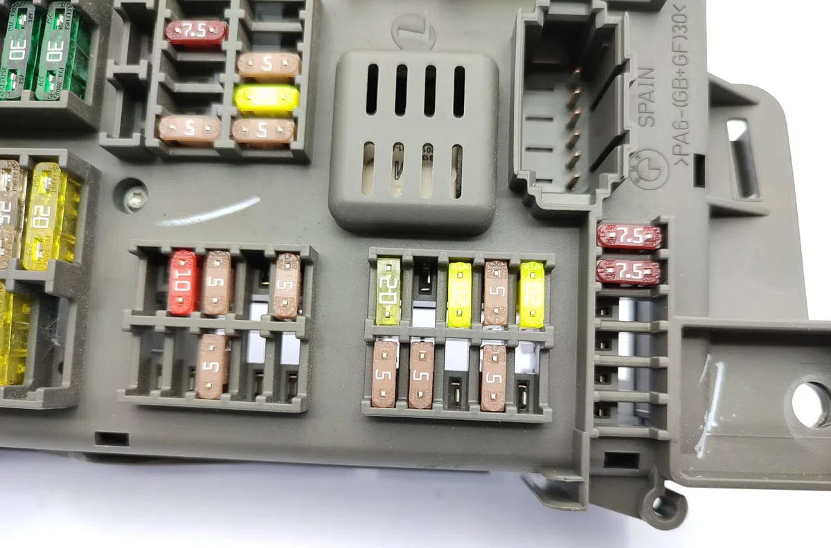 Platine fusible habitacle BMW X5 E70 PHASE 2 occasion