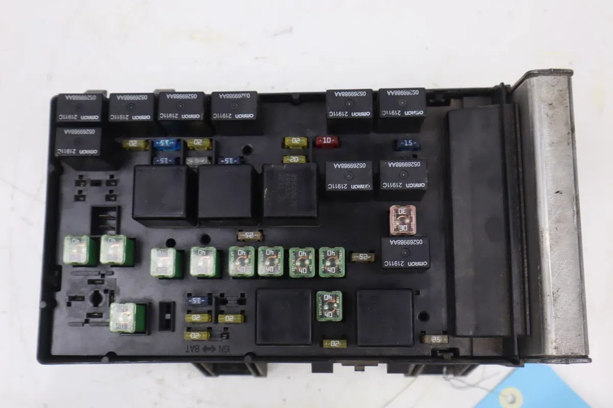 Platine fusible habitacle Chrysler VOYAGER IV (RG, RS) 2.5 crd (2000-2008) occasion