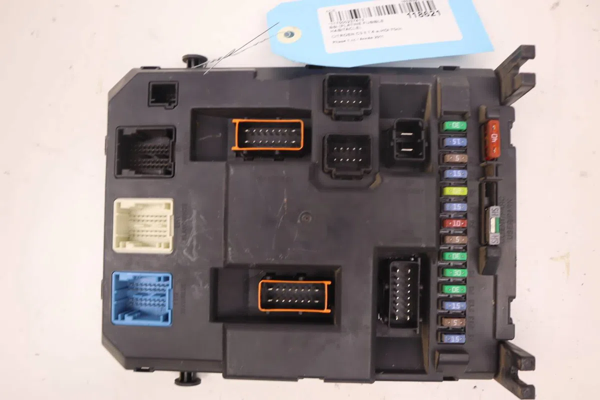 Platine fusible habitacle Citroën C3 II (SC_) 1.4 hdi 70 (sc8hzc, sc8hr0, sc8hp4) (2009) 5 portes occasion