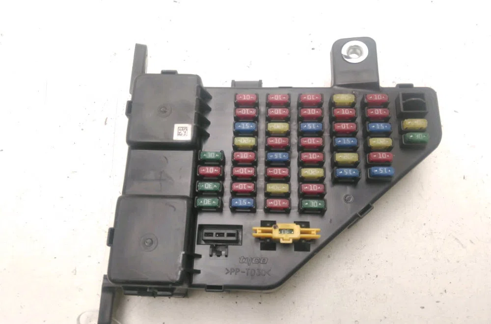 Platine fusible habitacle Hyundai TUCSON (JM) 2.0 crdi traction intégrale (2004-2010) occasion