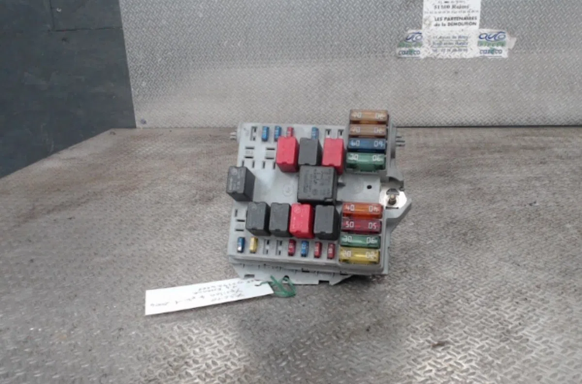 Platine fusible habitacle Lancia YPSILON (843_) 1.4 16v (843.axc11, 843.axc1b, 843.axc1a) (2003-2011) occasion