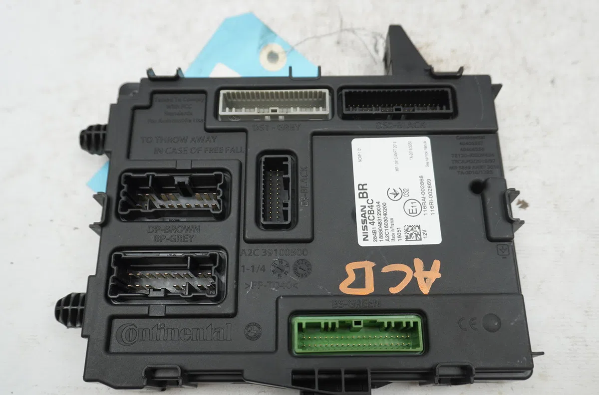 Platine fusible habitacle Nissan QASHQAI II SUV (J11, J11_) 1.5 dci (2013) 5 portes occasion