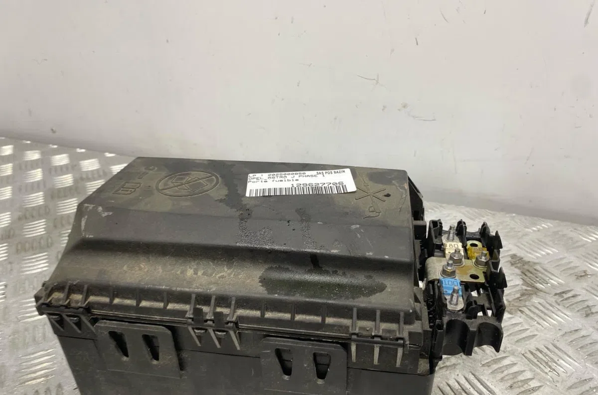 Platine fusible habitacle OPEL ASTRA J PHASE 1 occasion