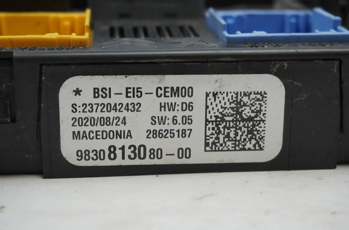 Platine fusible habitacle Peugeot 3008 SUV (MC_, MR_, MJ_, M4_) Hybrid (2019) occasion