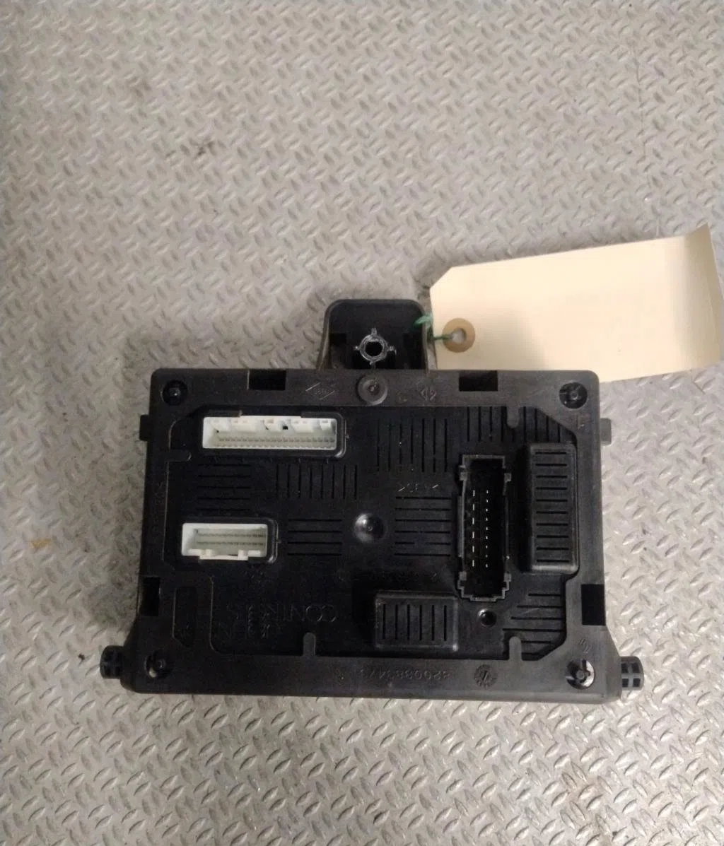 Platine fusible habitacle RENAULT CLIO 3 PHASE 2 occasion