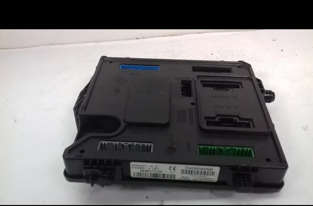 Platine fusible habitacle Renault MEGANE III 3-5 portes (BZ0-1_, B3_) 1.5 dci (bz09, bz0d, bz1w, bz29, bz14) (2009) 5 po
