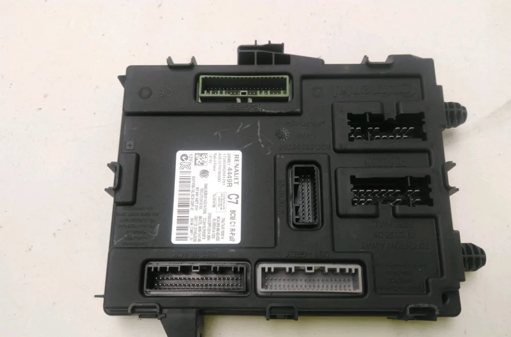Platine fusible habitacle Renault MEGANE IV 3-5 portes (B9A-M-N_) 1.2 tce 130 (b9mr) (2015) 5 portes occasion