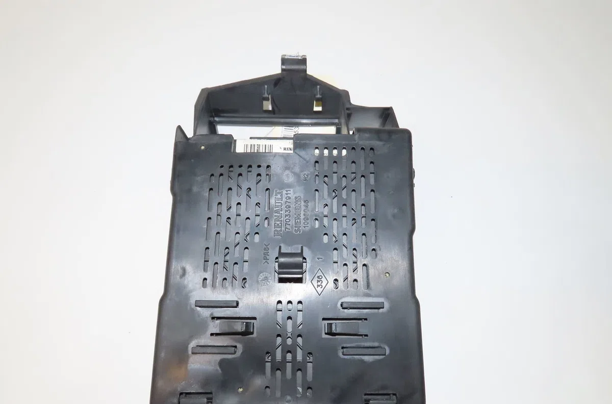 Platine fusible habitacle Renault MEGANE Scenic (JA0-1_) 1.9 dti (ja0n) (1997-1999) occasion