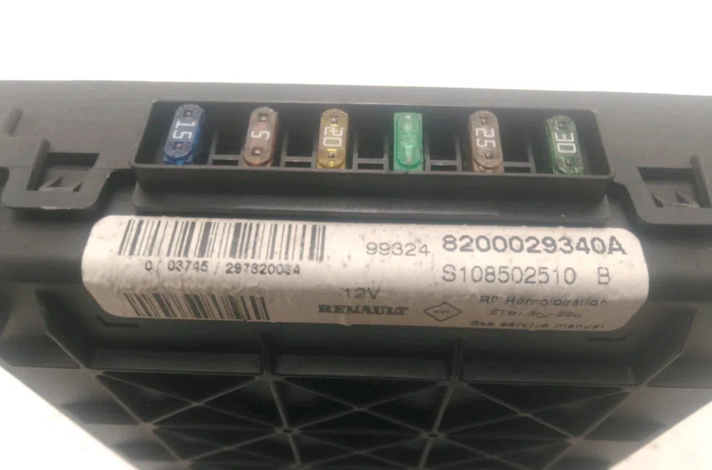 Platine fusible habitacle Renault SCÉNIC I Monospace (JA0-1_, FA0_) 1.6 (ja00, ja16, ja15, ja19, ja1v, ja2b, ja2c, ja0b,