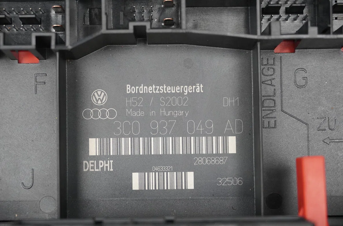 Platine fusible habitacle Volkswagen GOLF V (1K1) 1.9 tdi (2003-2008) occasion