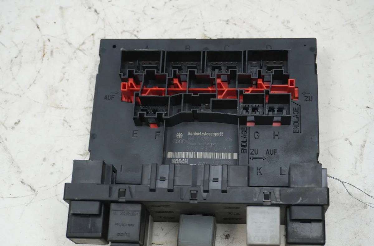 Platine fusible habitacle Volkswagen TOURAN (1T1, 1T2) 1.9 tdi (2003-2004) 5 portes occasion