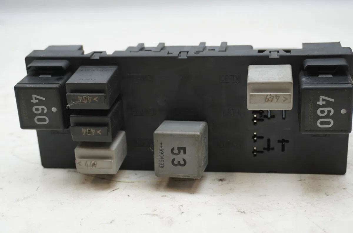 Platine fusible habitacle Volkswagen TOURAN (1T1, 1T2) 1.9 tdi (2003-2004) 5 portes occasion
