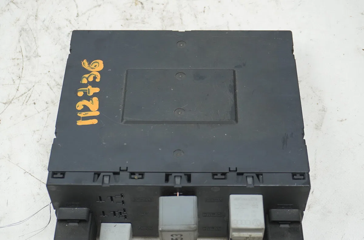 Platine fusible habitacle Volkswagen TOURAN (1T1, 1T2) 1.9 tdi (2003-2004) 5 portes occasion