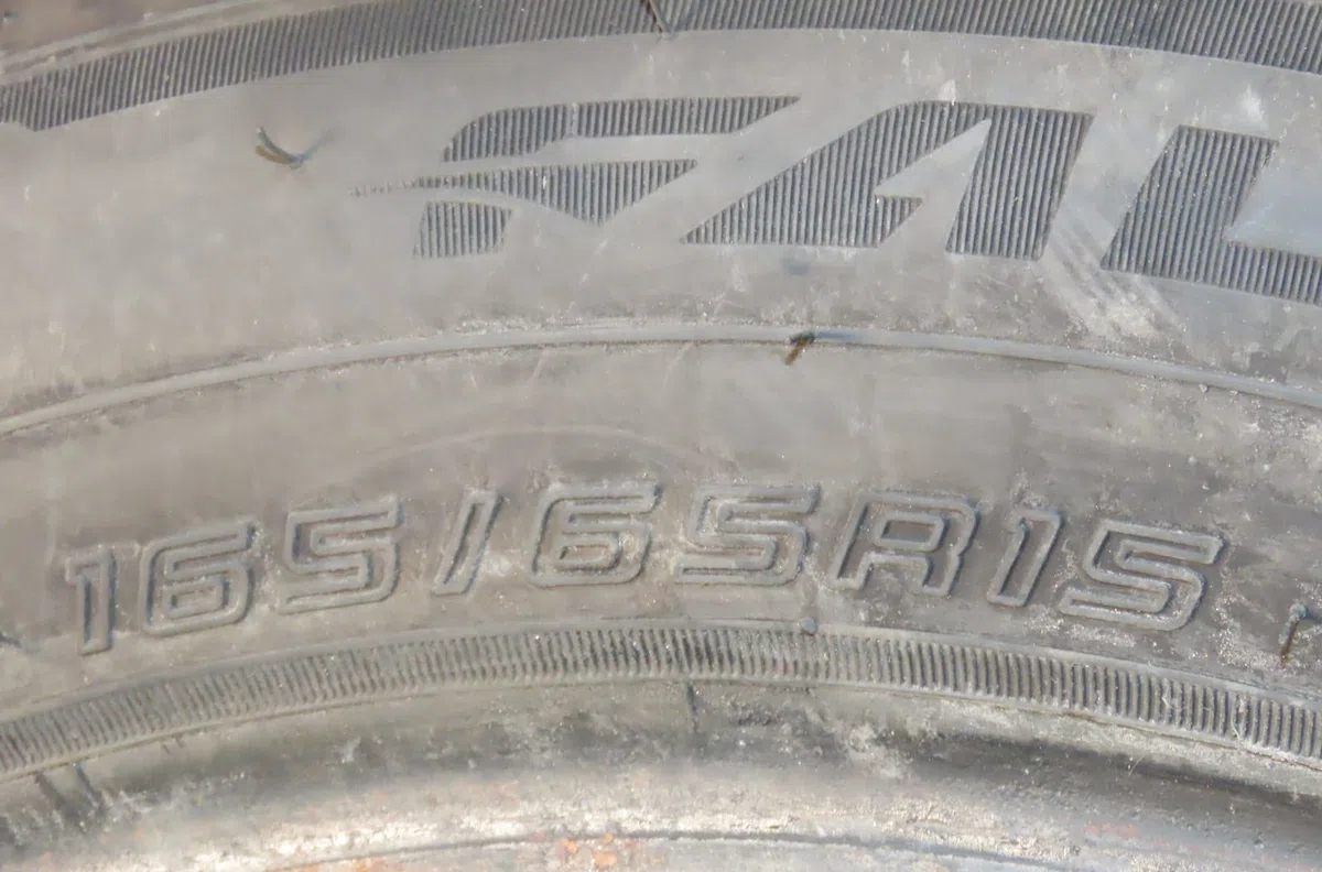 Pneumatiques Renault CLIO III (BR0-1, CR0-1) 1.2 16v (br02, br0j, br11, cr02, cr0j, cr11) (2005-2014) 5 portes occasion