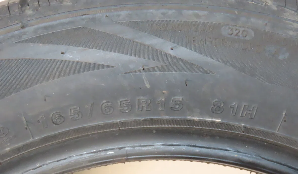 Pneumatiques Renault CLIO III (BR0-1, CR0-1) 1.2 16v (br02, br0j, br11, cr02, cr0j, cr11) (2005-2014) 5 portes occasion