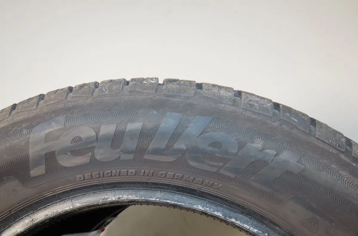 Pneumatiques Toyota COROLLA (_E12_) 1.4 d (nde120_) (2004-2007) 5 portes occasion