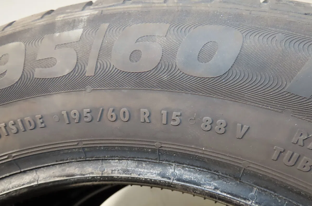 Pneumatiques Toyota COROLLA (_E12_) 1.4 d (nde120_) (2004-2007) 5 portes occasion