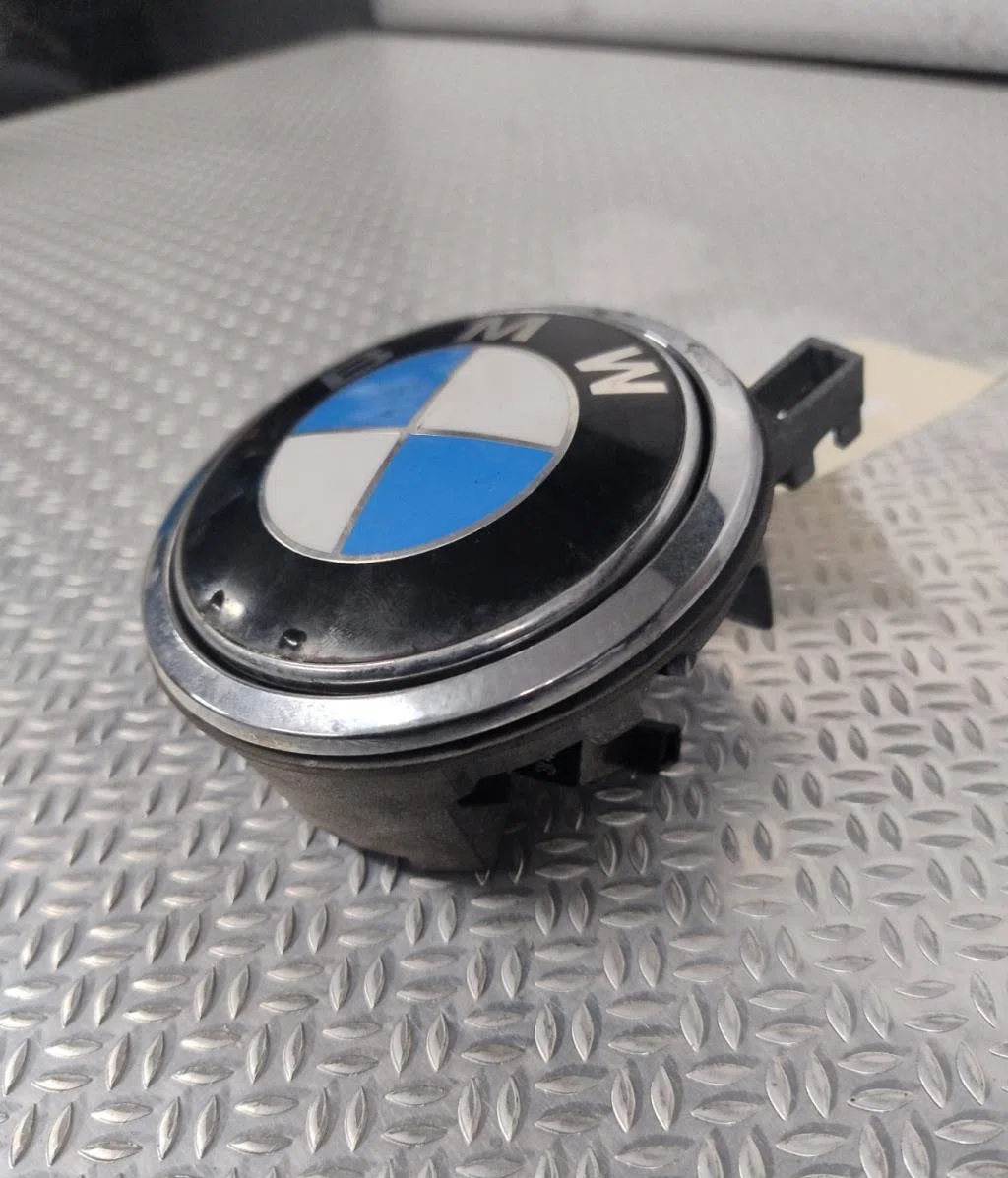 Poignee ext coffre BMW SERIE 1 E87  SERIE 1 E87 PHASE 2 occasion