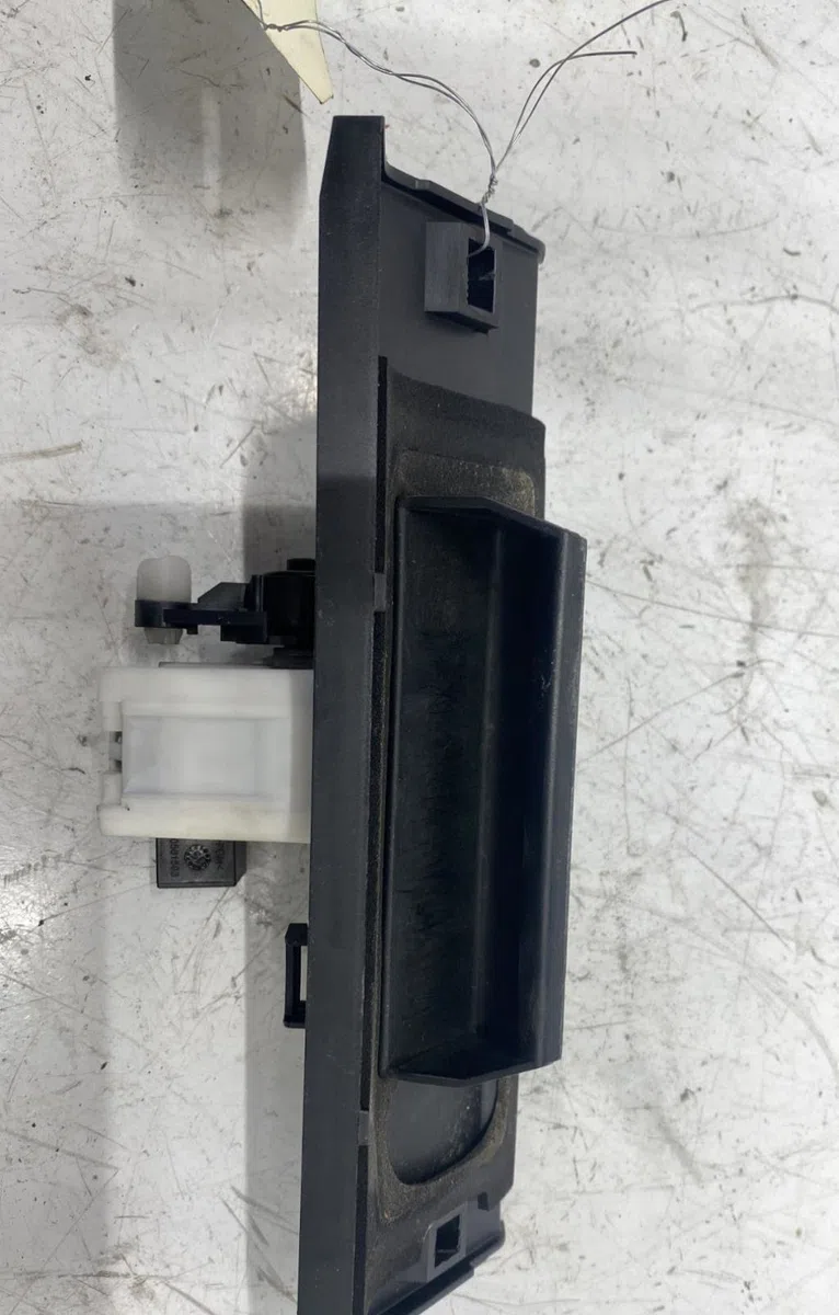 Poignee ext coffre Peugeot 206 3-5 portes (2A-C) 1.4 i (1998-2012) 3 portes occasion
