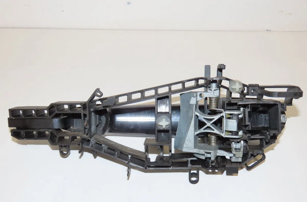 Poignee ext porte ard Bmw 1 (F20) 118 d (2011-2015) occasion
