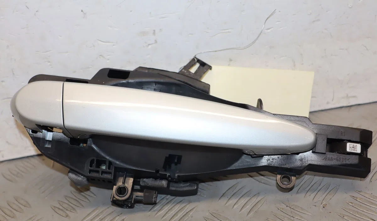 Poignee ext porte ard Bmw X3 (F25) Xdrive 20 d (2010-2014) occasion