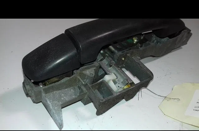 Poignee ext porte ard Citroën C4 I (LC_) 1.6 hdi (2004-2011) 5 portes occasion