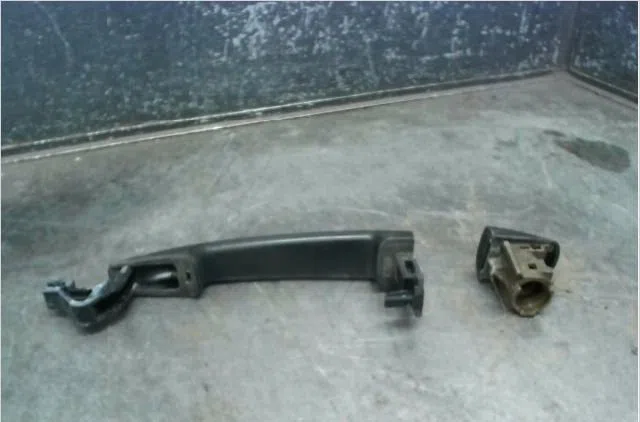 Poignee ext porte ard Citroën C4 I (LC_) 1.6 hdi (2004-2011) 5 portes occasion