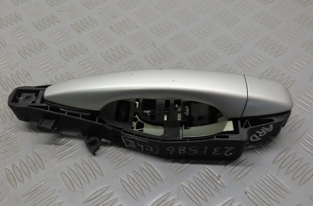Poignee ext porte ard Citroen C4 II (NC_) 1.6 hdi 110 (2009) 5 portes occasion