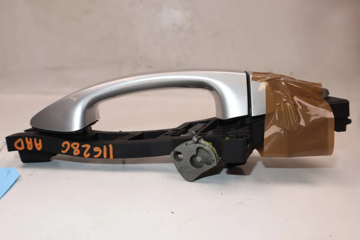 Poignee ext porte ard Ford FIESTA VI (CB1, CCN) 1.25 (2008-2017) 5 portes occasion