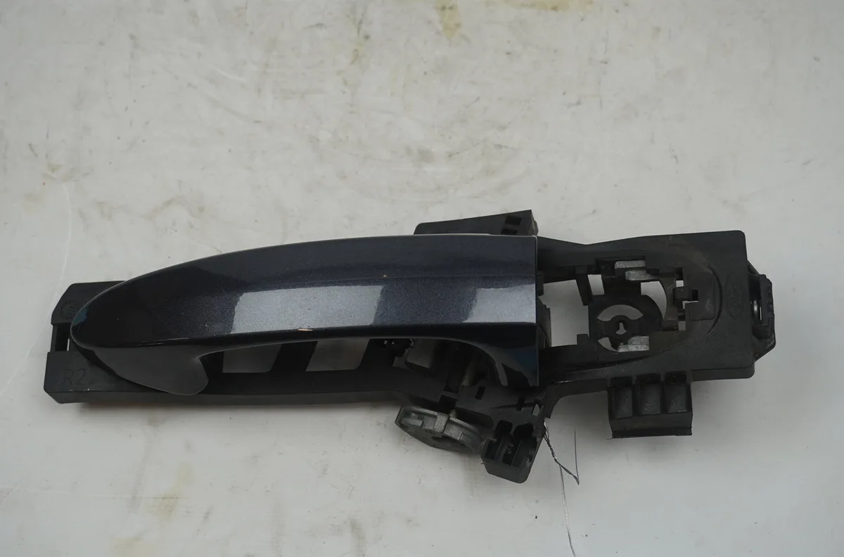 Poignee ext porte ard Ford FIESTA VI (CB1, CCN) 1.4 tdci (2010-2012) 3 portes occasion
