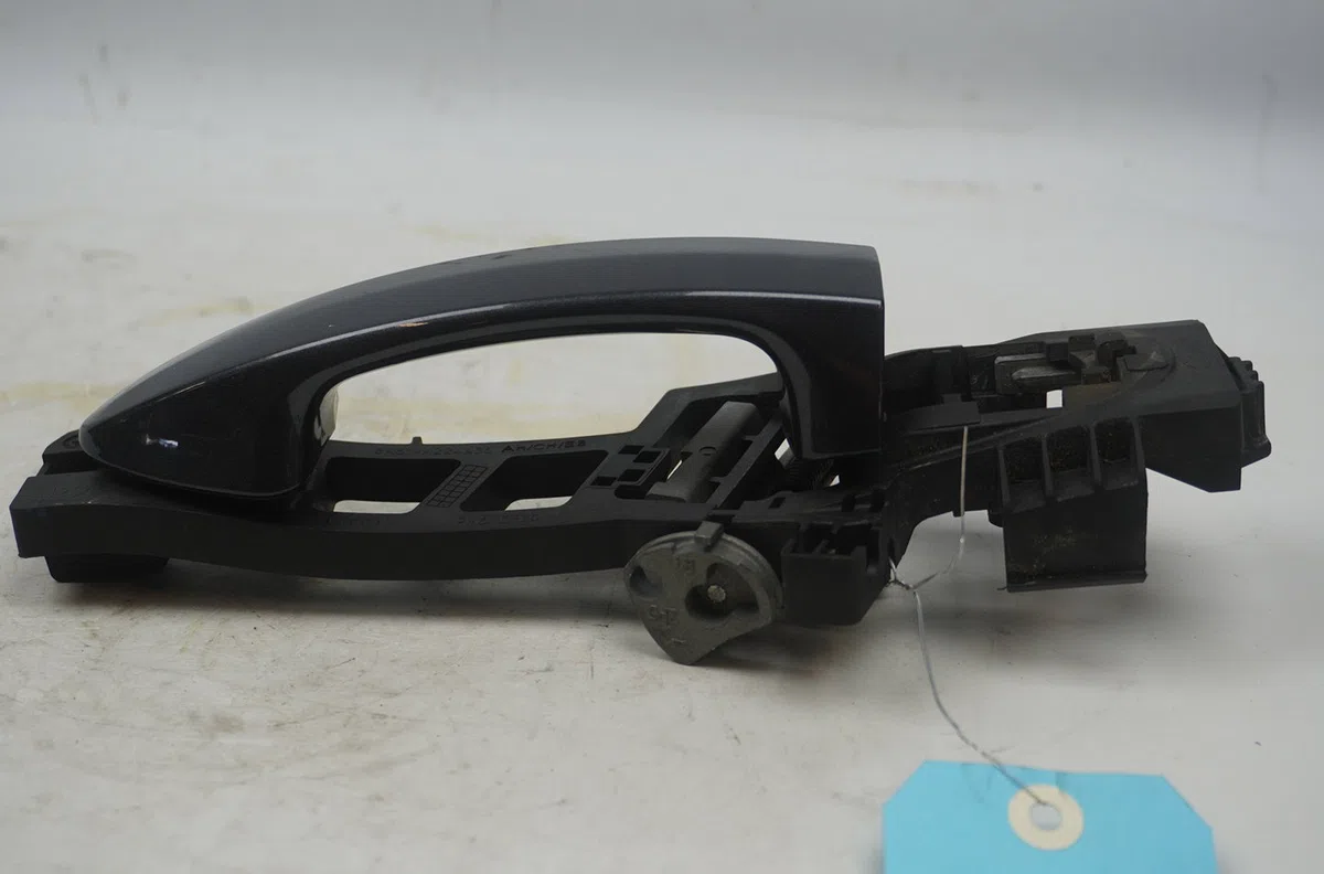 Poignee ext porte ard Ford FIESTA VI (CB1, CCN) 1.4 tdci (2010-2012) 3 portes occasion