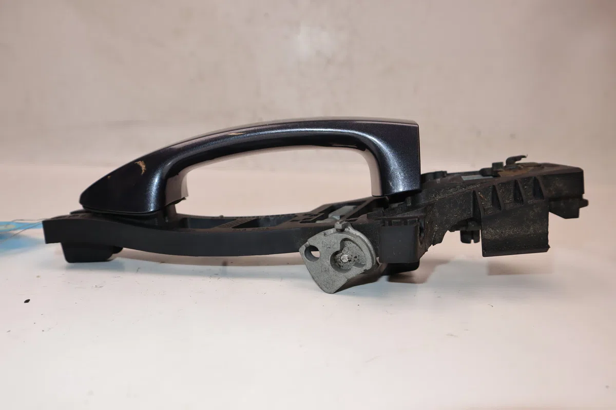 Poignee ext porte ard Ford FIESTA VI (CB1, CCN) 1.4 tdci (2010-2012) 3 portes occasion