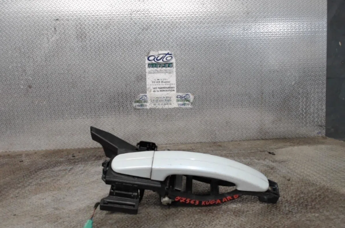 Poignee ext porte ard FORD KUGA 1  0 occasion
