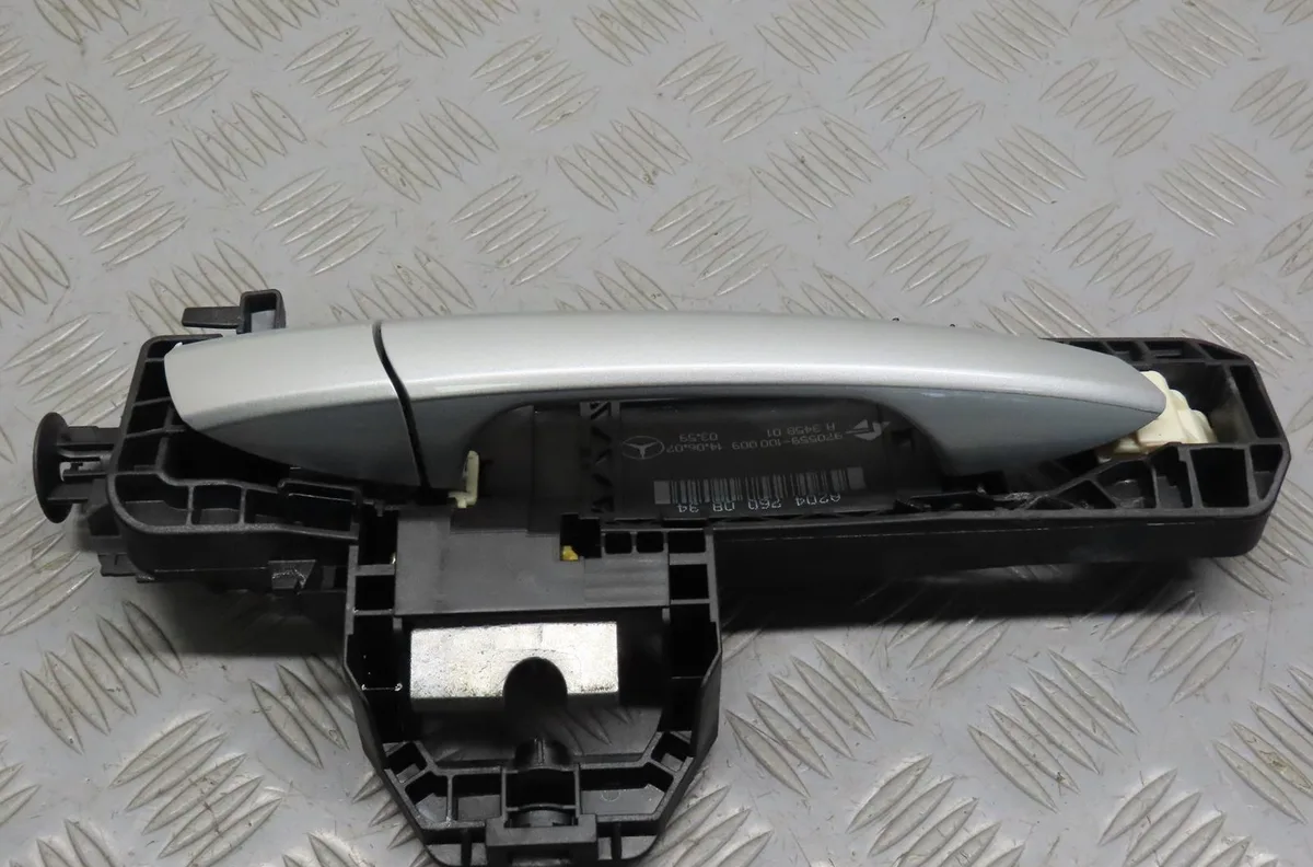 Poignee ext porte ard Mercedes-benz CLASSE C (W204) C 220 cdi (204.008) (2007-2008) 4 portes occasion