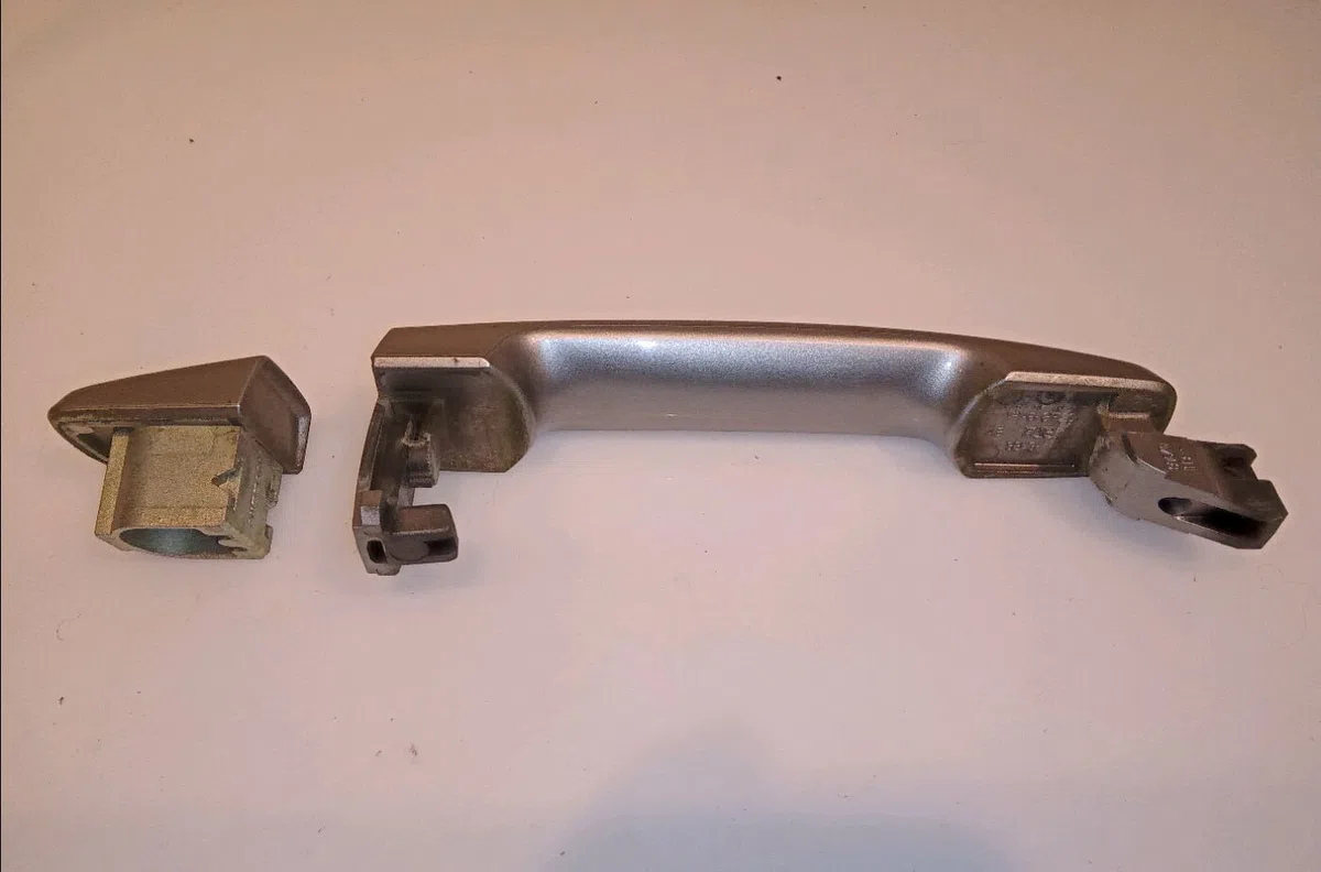 Poignee ext porte ard Nissan QASHQAI - QASHQAI 2 I (J10, NJ10, JJ10E) 2.0 dci (2007-2013) occasion