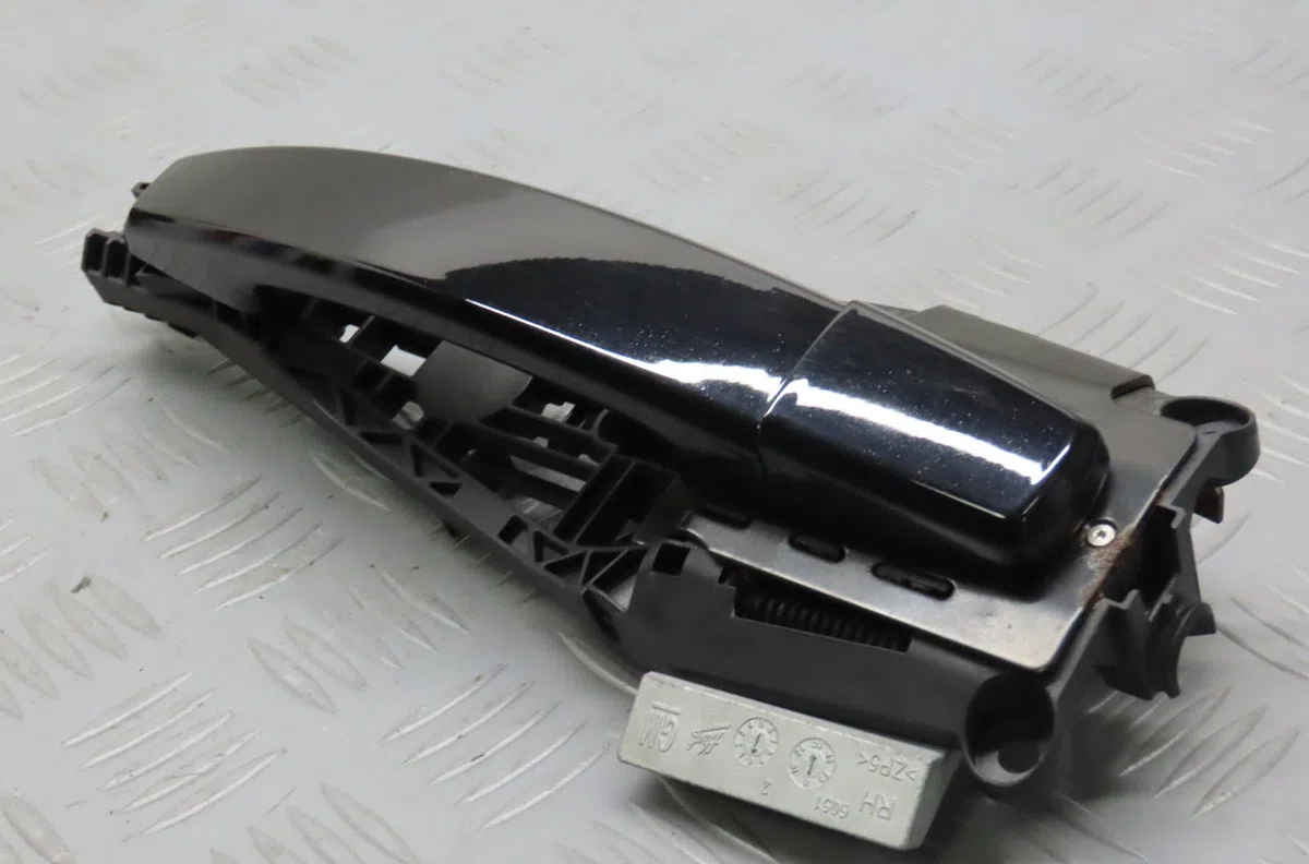 Poignee ext porte ard Opel ASTRA J (P10) 2.0 cdti (68) (2009-2015) occasion