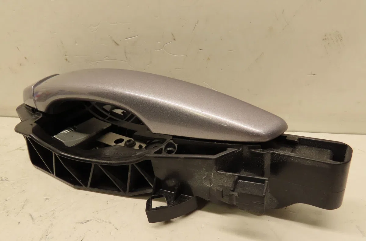 Poignee ext porte ard Peugeot 208 II (UB_, UP_, UW_, UJ_) 1.2 puretech 75 (2019) occasion