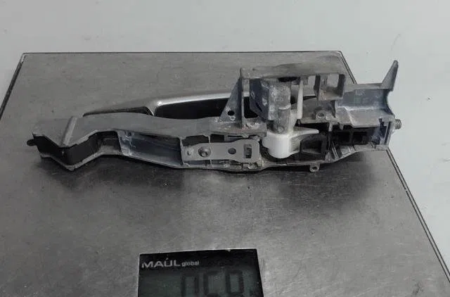 Poignee ext porte ard Peugeot 3008 Monospace (0U_) 2.0 hdi (2009-2016) 5 portes occasion