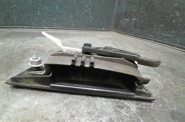 Poignee ext porte ard Peugeot 405 II (4B) 1.6 (1992-1995) occasion