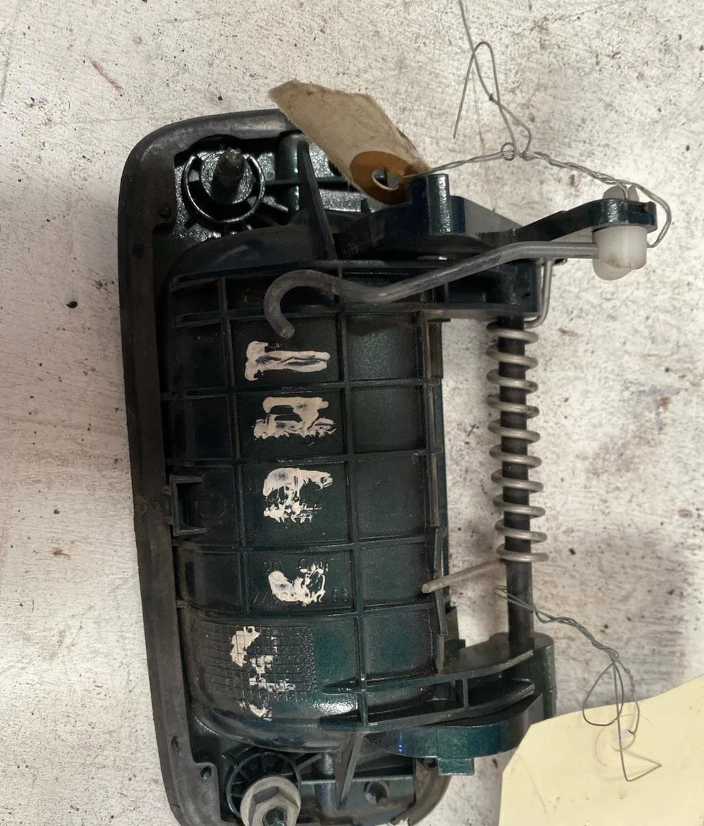 Poignee ext porte ard Peugeot 406 (8B) 1.8 16v (1995-2000) occasion