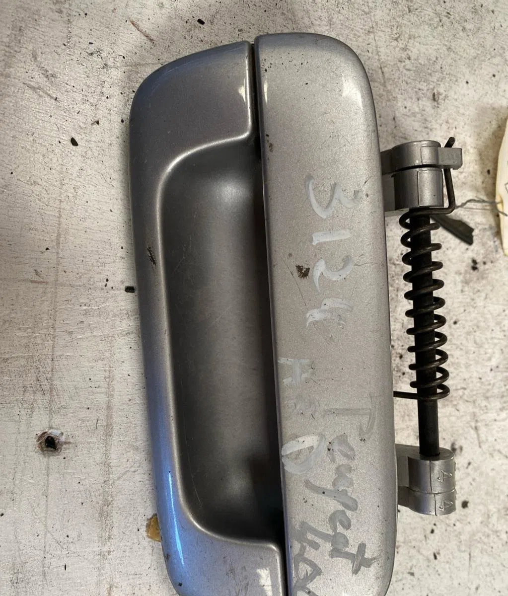 Poignee ext porte ard Peugeot 406 (8B) 2.0 hdi 110 (1998-2001) 4 portes occasion