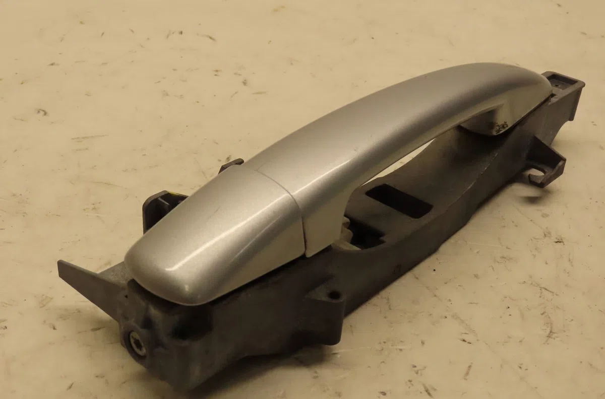 Poignee ext porte ard Peugeot 407 (6D_) 2.2 (6d3fze, 6d3fzh) (2004-2006) occasion