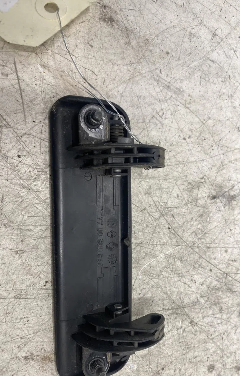 Poignee ext porte ard Renault CLIO I (B-C57_, 5-357_) 1.2 (b-c-s57a, b-c57s, 5-357f, 5-357j, 5-357l, 5-357r) (1990-1998)