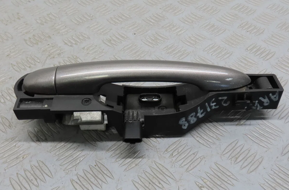 Poignee ext porte ard Renault LAGUNA III (BT0-1) 2.0 16v (bt05, bt0f, bt0w) (2007-2012) occasion