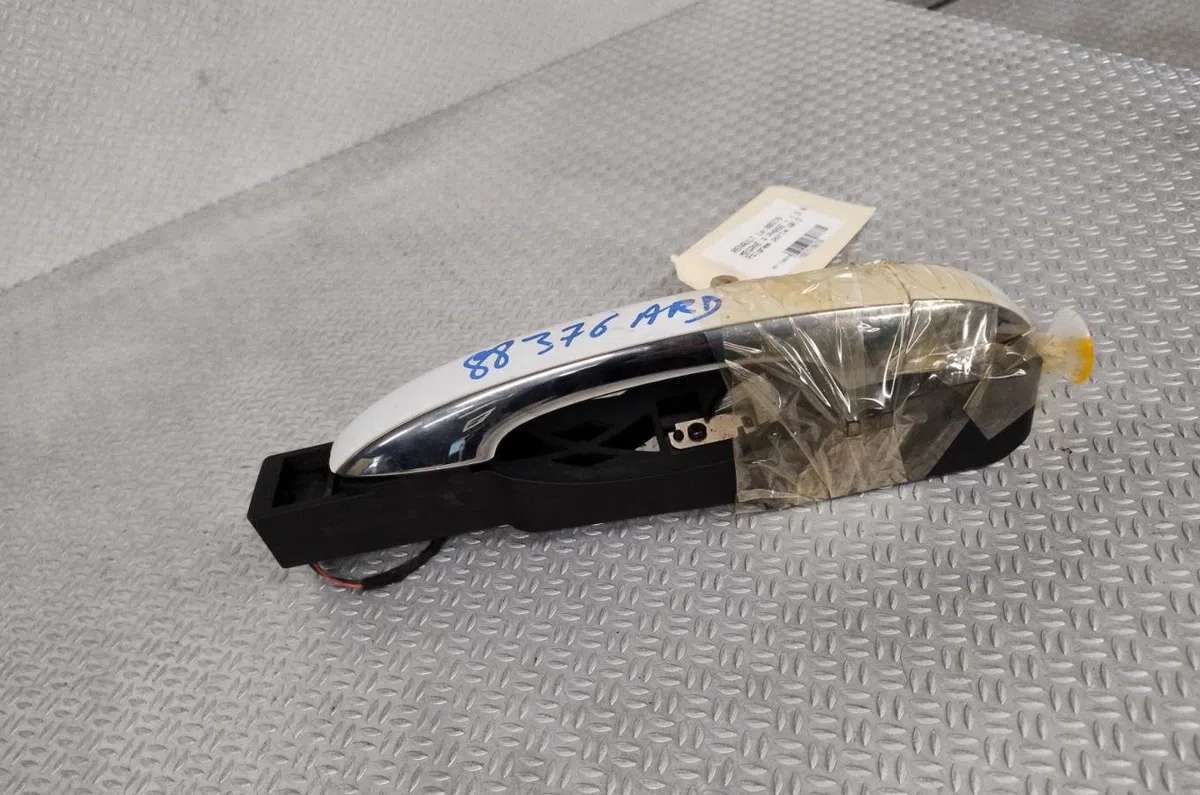 Poignee ext porte ard RENAULT MEGANE 4  MEGANE 4 PHASE 1 occasion