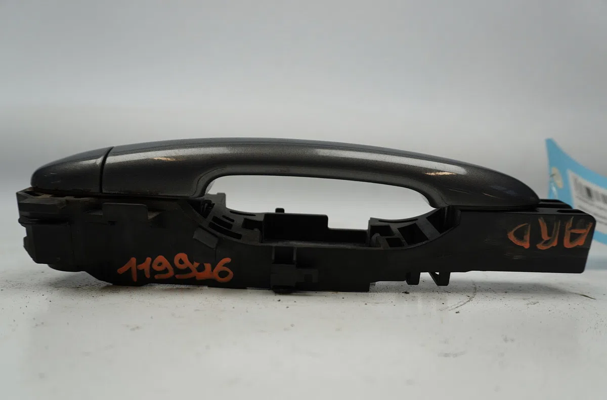 Poignee ext porte ard Renault MEGANE II (BM0-1_, CM0-1_) 1.5 dci (bm1e, cm1e) (2005-2008) occasion