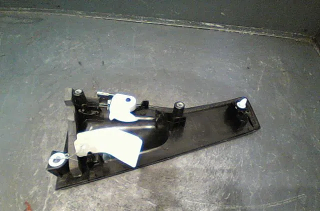 Poignee ext porte ard Renault MEGANE III 3-5 portes (BZ0-1_, B3_) 1.5 dci (bz09, bz0d, bz1w, bz29, bz14) (2009) 5 portes