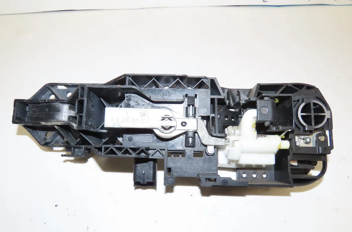 Poignee ext porte ard Renault MEGANE III 3-5 portes (BZ0-1_, B3_) 2.0 dci (bz0l) (2009-2015) occasion