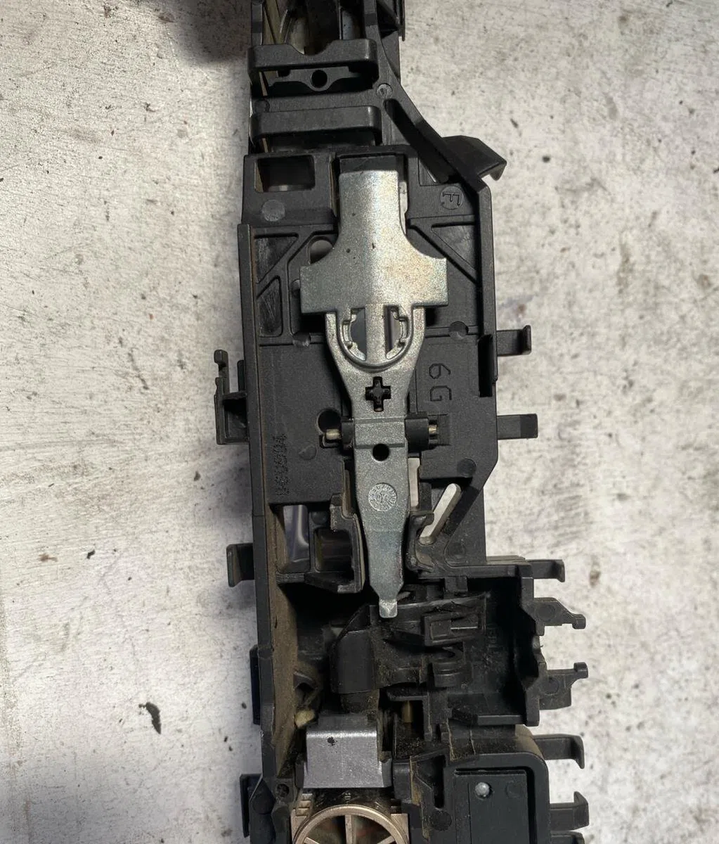 Poignee ext porte ard Renault SCÉNIC II (JM0-1_) 1.9 dci (jm0g, jm12, jm1g, jm2c) (2003-2006) occasion