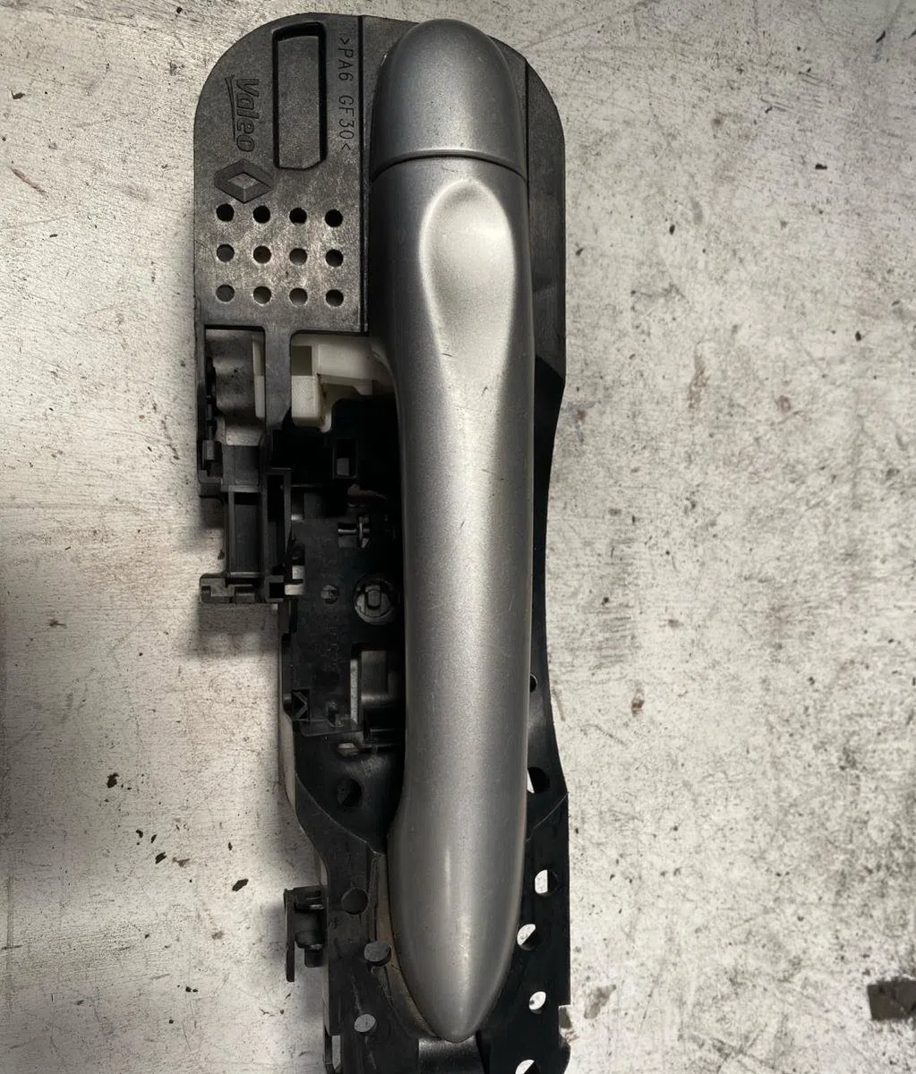 Poignee ext porte ard Renault SCÉNIC III (JZ0-1_) 1.5 dci (2009) 5 portes occasion